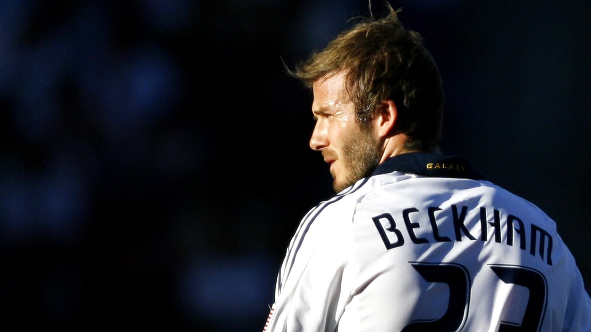 巴特尔展现出极强的防守反应速度，成为袋鼠队后防支柱，巴特尔打什么位置